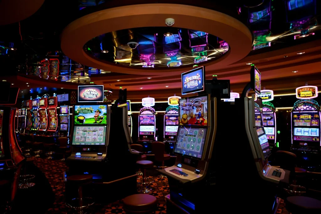 Spinning the Reels and Sipping a Brew: A Casino Night Done Right